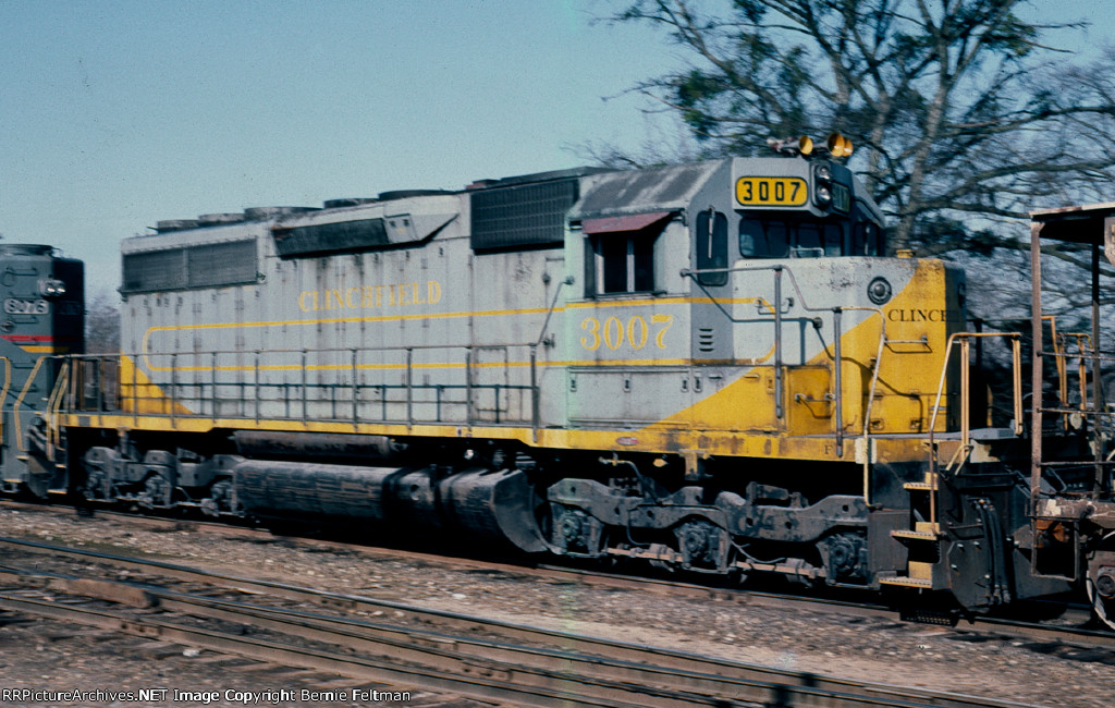 Clinchfield Railroad SD40 #3007, rolling south thru the yard with a coal train,